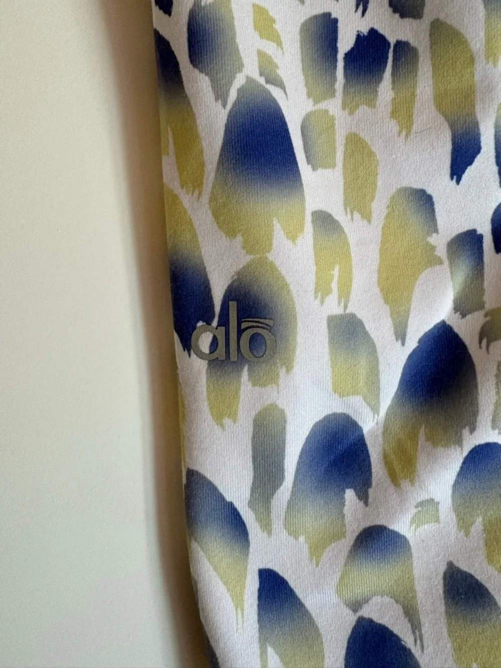 Alo Yoga Airbrush Yellow Blue Cheetah Leggings XS High Waist Full Length